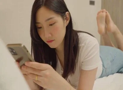 Bà vợ mây mưa với anh nhân viên giao hàng